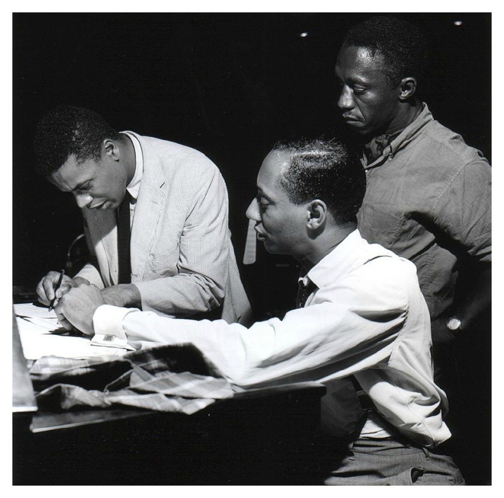 2 아트 블레이키 & 재즈 메신저스 시절의 젊은 웨인 쇼터. 가운데는 피아니스트 바비 티몬스, 옆은 아트 블레이키. 1960년도.jpg