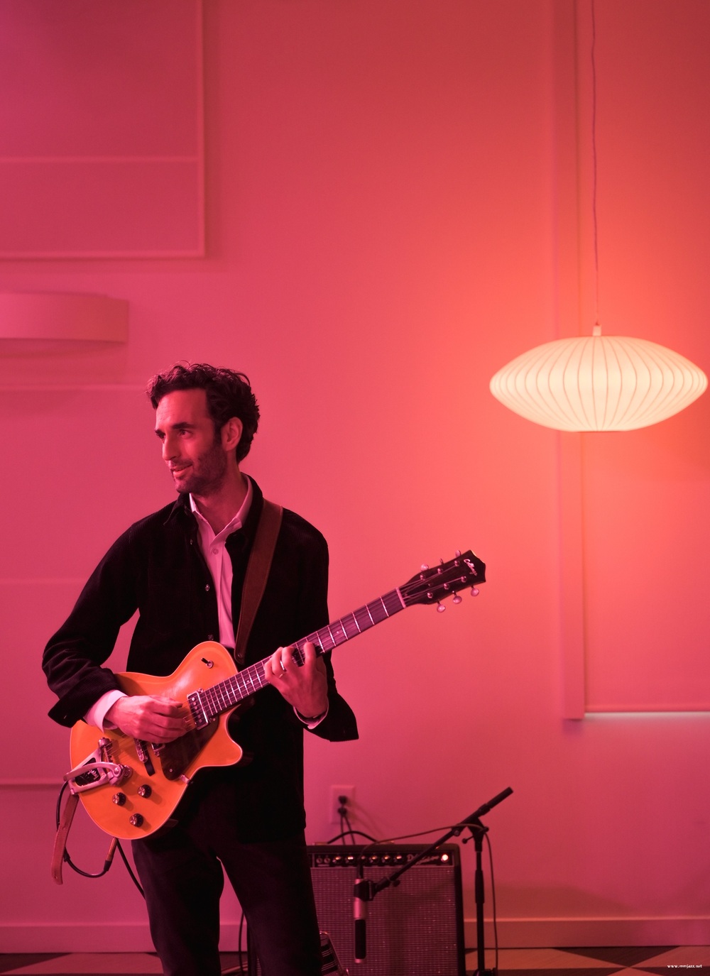 Julian Lage 1.jpg