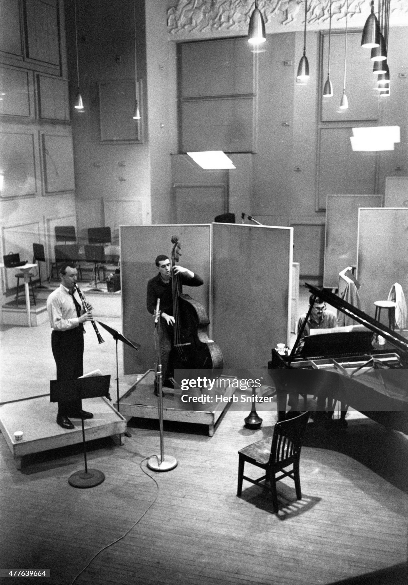 5 클라리넷 연주자 지미 주프리와 함께 연주하는 스티브 스왈로우와 폴 블레이. 1961년도.jpg