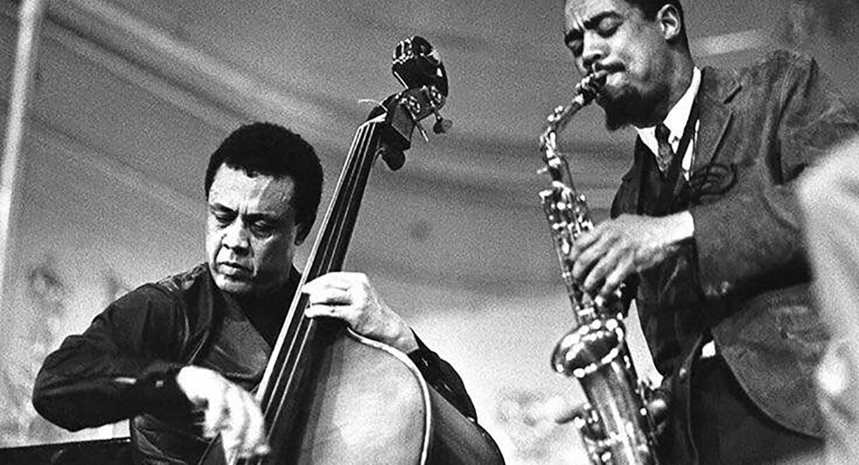 5-1 유럽투어중인 찰스 밍거스와 에릭 돌피. 1964년도.jpeg