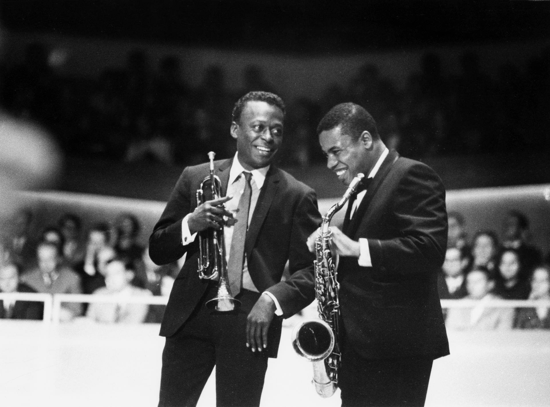 2 마일스 데이비스와 웨인 쇼터. 1964년 유럽.jpg