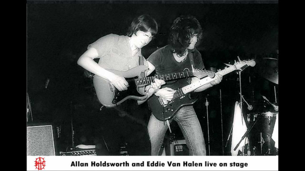 4 록 기타리스트 에디 밴 헤일런과 1983년도에 함께 잼을 하는 모습.jpg