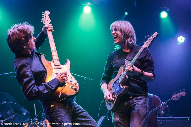 Eric-Johnson_MikeStern-Granada-2014-12.jpg