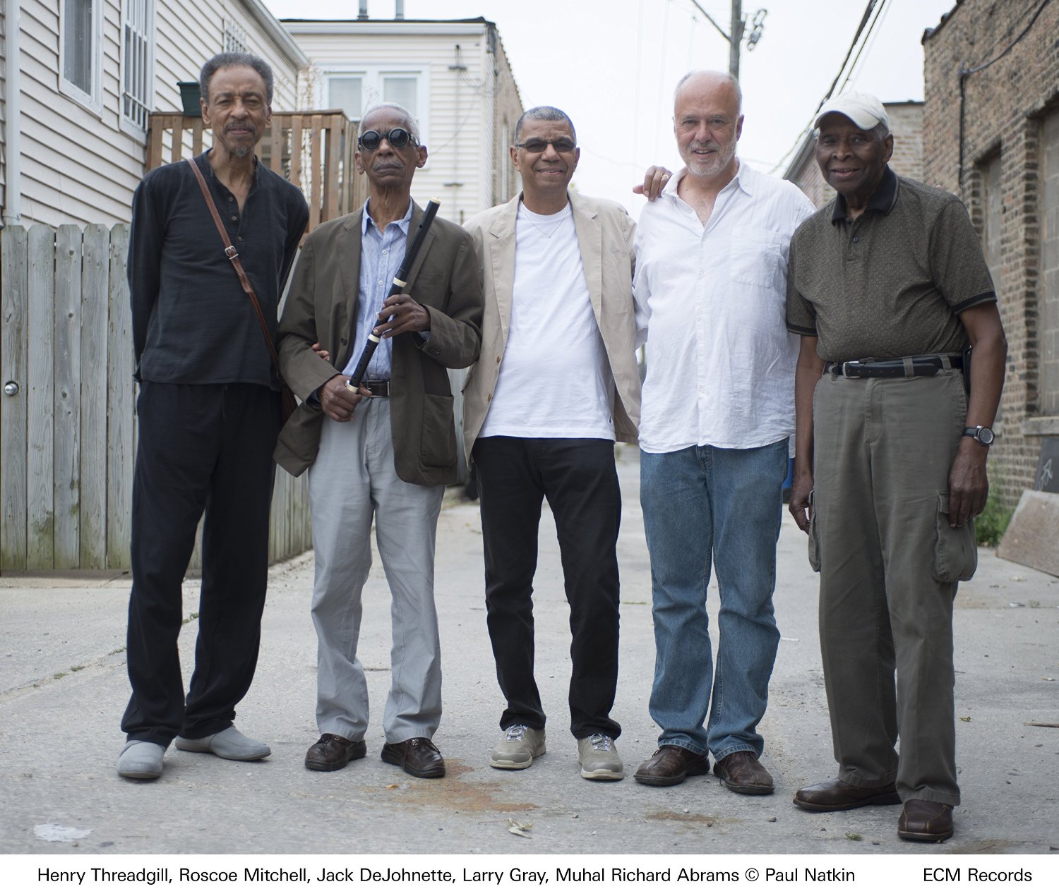 3 잭 디조넷이 초기 시카고 재즈 신에서 활동할때의 동료 뮤지션들. 좌로부터) 헨리 스레드길, 로스코 미첼, 잭 디조넷, 래리 그레이, 무할 리처드 에이브람스.jpg