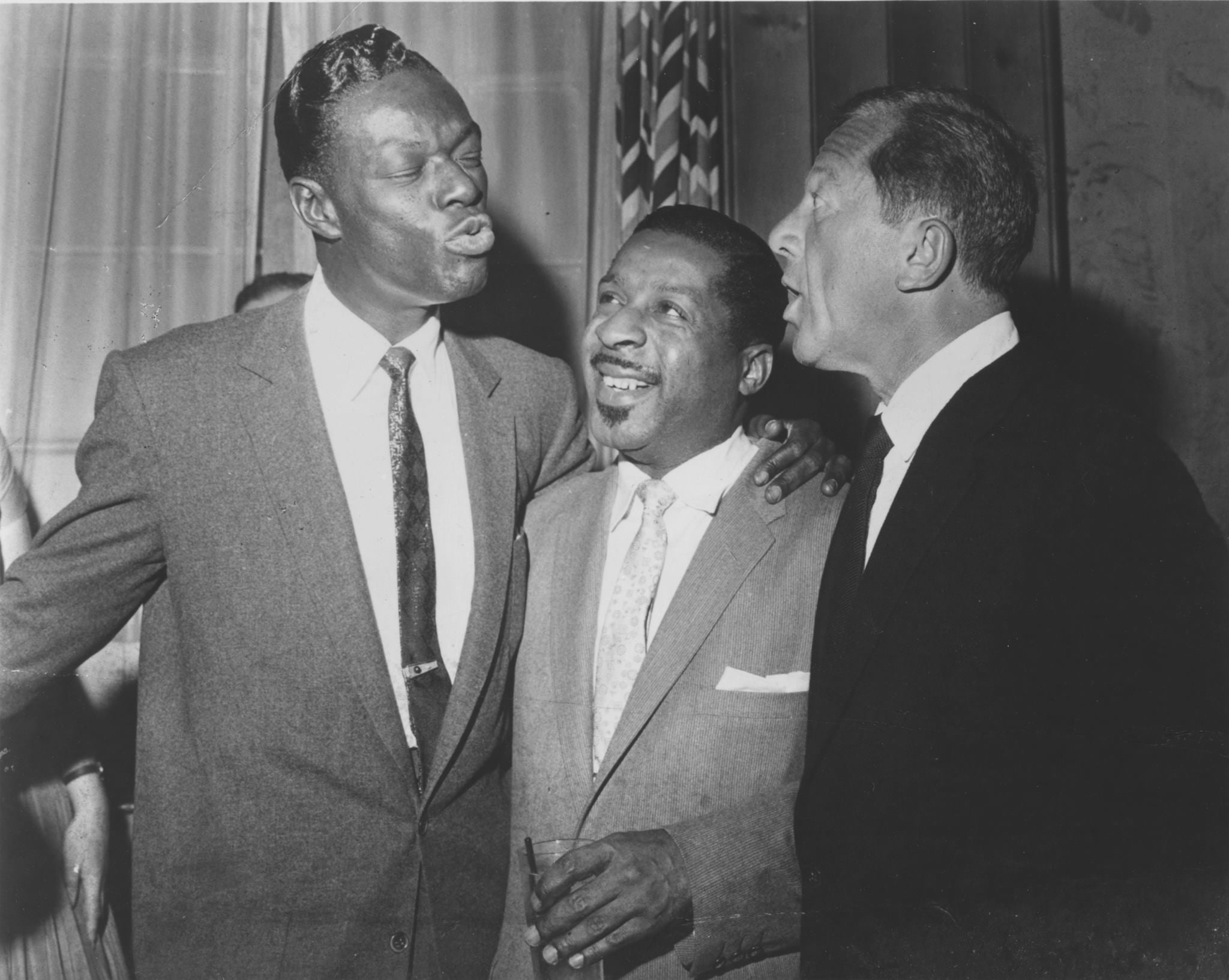 4 1960년대 중반 당시 냇 킹 콜과 함께한 에럴 가너. 맨 오른쪽의 인물은 코미디언인 제리 레스터.jpg
