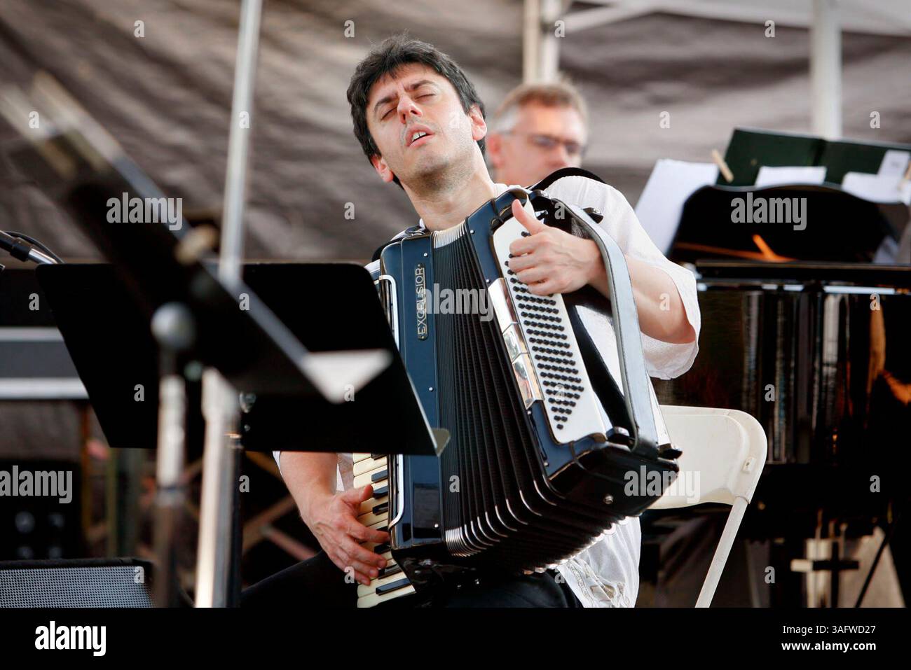 clearwater-sunday-10222006-1-gary-versace-cq-of-queens-new-york-performs-a-jazz-tune-libertango-while-accompanying-chuck-owen-the-jazz-surge-on-accordian-sunday-credit-image-st-petersburg-t.jpg