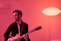 줄리안 라지(Julian Lage) - 젊은 기타 천재, 음악적 통찰과 성숙함 함께 체득하다