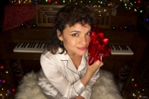 노라 존스(Norah Jones) -코로나 시대  위로를 전하는 그녀의 첫 크리스마스 메시지
